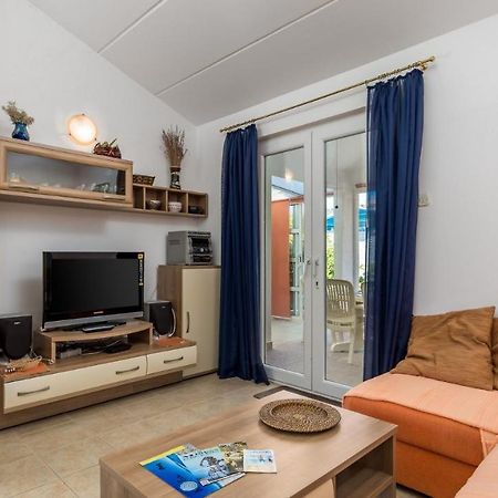 Rona Apartment Aurora Novalja Exteriör bild