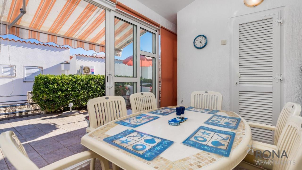 Rona Apartment Aurora Novalja Exteriör bild