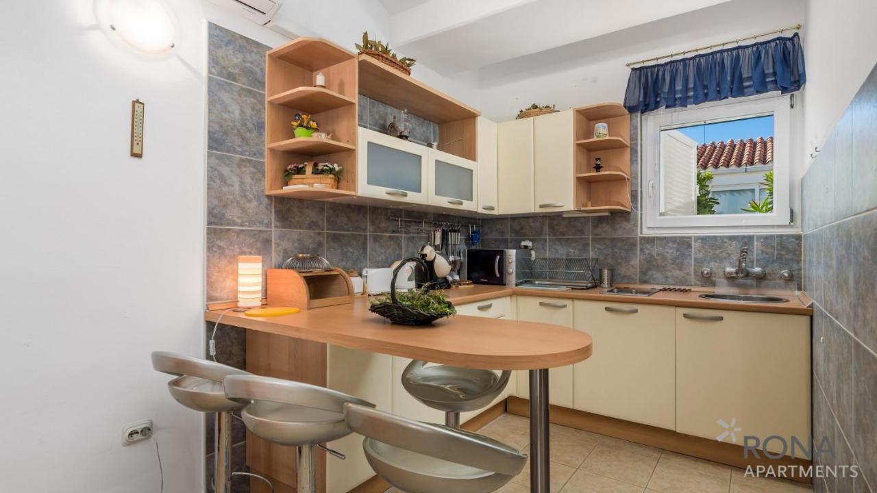 Rona Apartment Aurora Novalja Exteriör bild